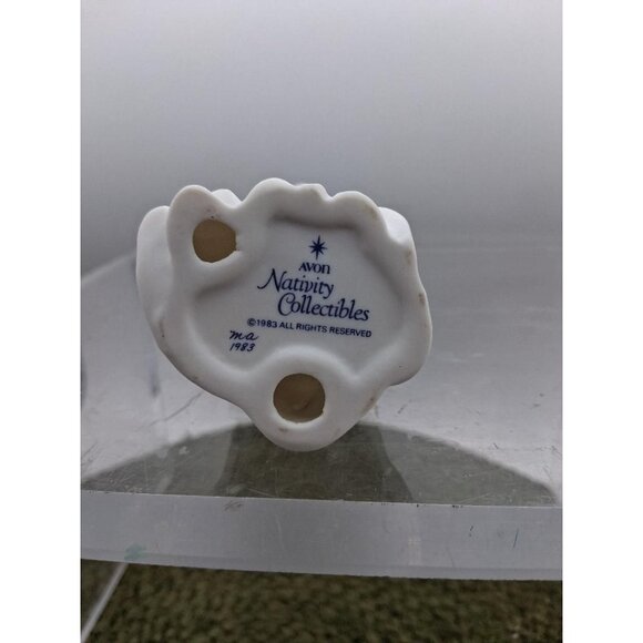 Avon Nativity Collectibles Shepherd Boy Porcelain Figurine 1983 Holiday Decor - Picture 5 of 5
